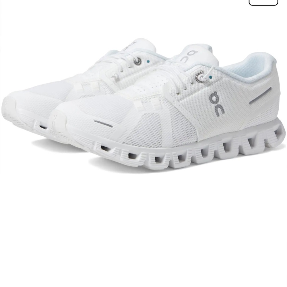 White OnCloud 5 women’s size 6